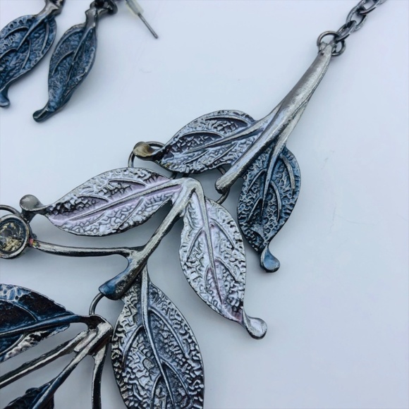 Statement Silver Tone Leaf Necklace & Earring Set - Picture 6 of 8
